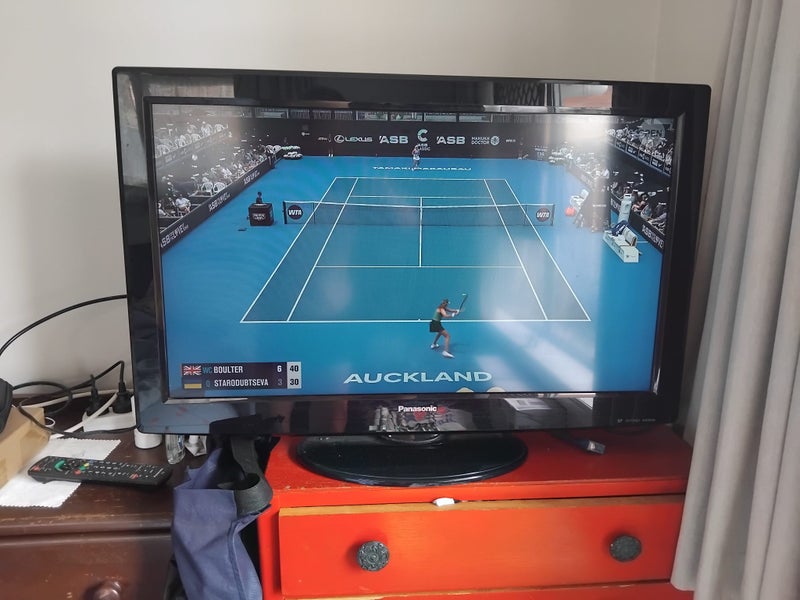 Panasonic Viera 32inch Tv Model TH-L32X20Z Carousel 1