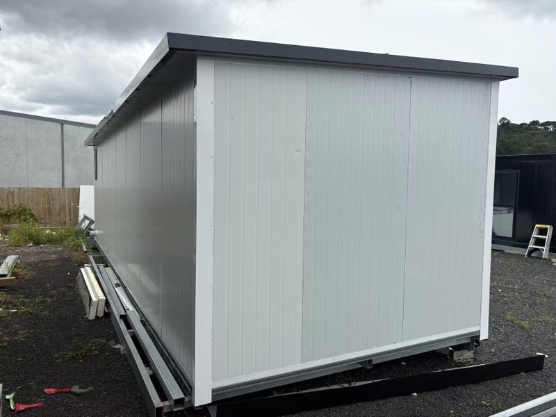 7.6x2.8m demo cabin ready to go -kitchen bathroom (sell as it where is ) Carousel 6