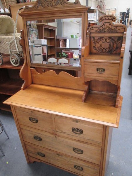 2350 VINTAGE RIMU DRESSING TABLE Carousel 1