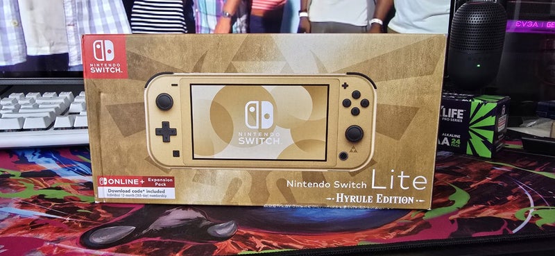 Switch Lite Hyrule Edition Carousel 1
