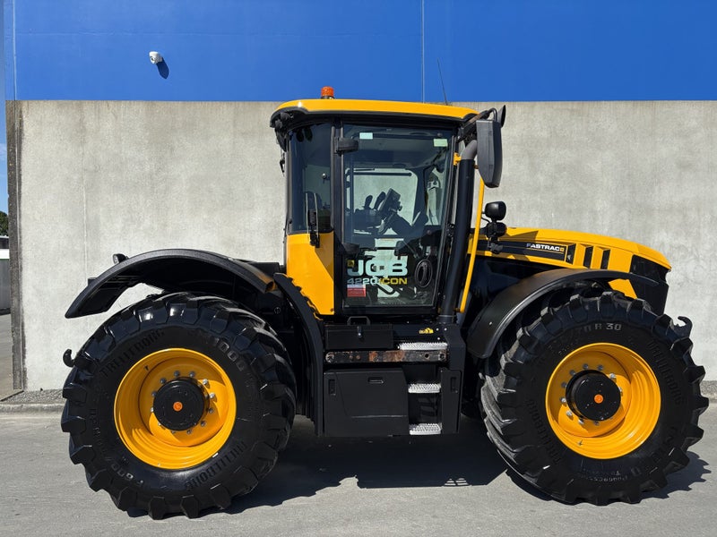 2023 JCB FASTRAC 4220 Fastrac 4220 ICON Carousel 2