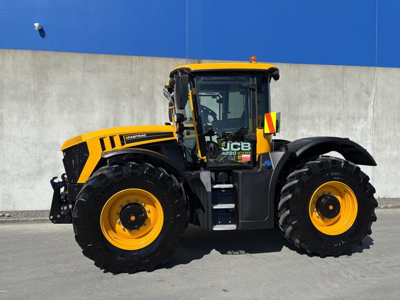 2023 JCB FASTRAC 4220 Fastrac 4220 ICON Carousel 1