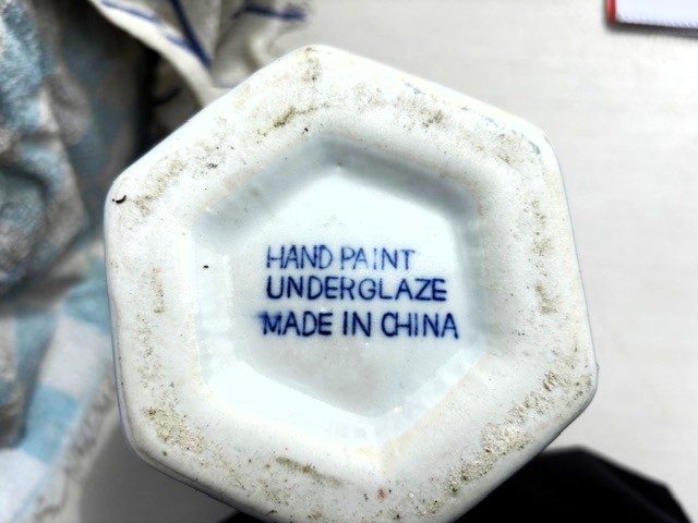 Beautiful blue/ white large vase: hand painted underglaze, China (2170AP) Carousel 5