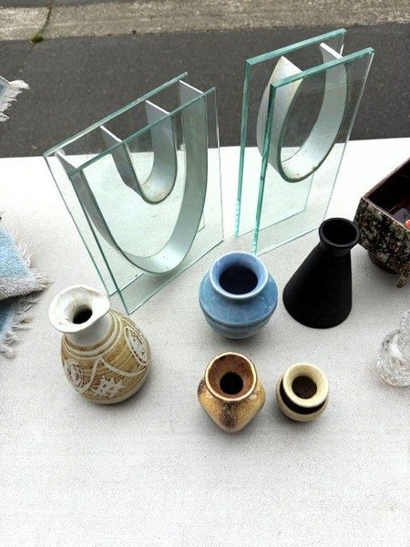 12 x smaller size vases: various shapes, styles, medium (2173AP) Carousel 2