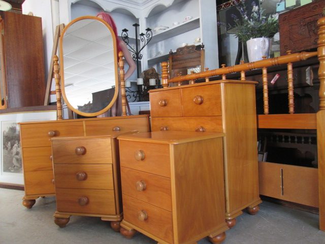 2357 BEDROOM SUITE 5PC Carousel 1