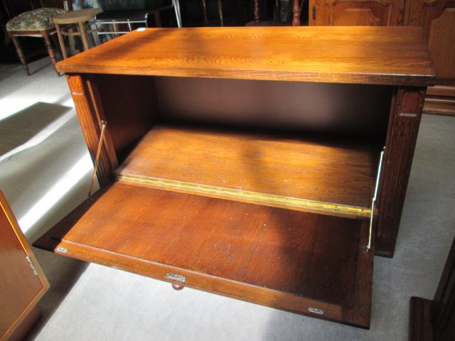 2358 SOLID OAK COFFEE TABLE WITH STORAGE Carousel 4