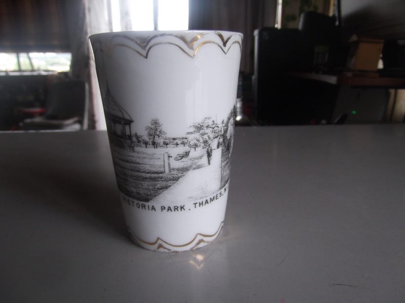 VICTORIA PARK THAMES - 1900s Carousel 1