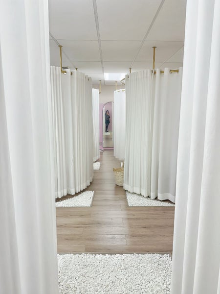 ? RENT A MASSAGE TABLE – TAKAPUNA BRANCH ? Carousel 3