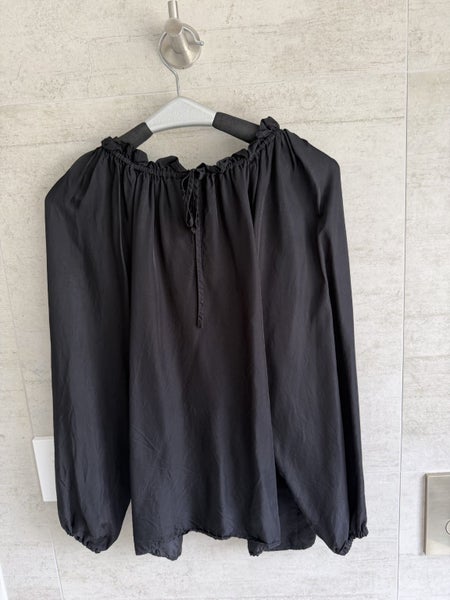 Moochi Jet black Top . Worn Once. Carousel 1