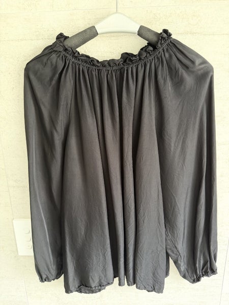 Moochi Jet black Top . Worn Once. Carousel 2