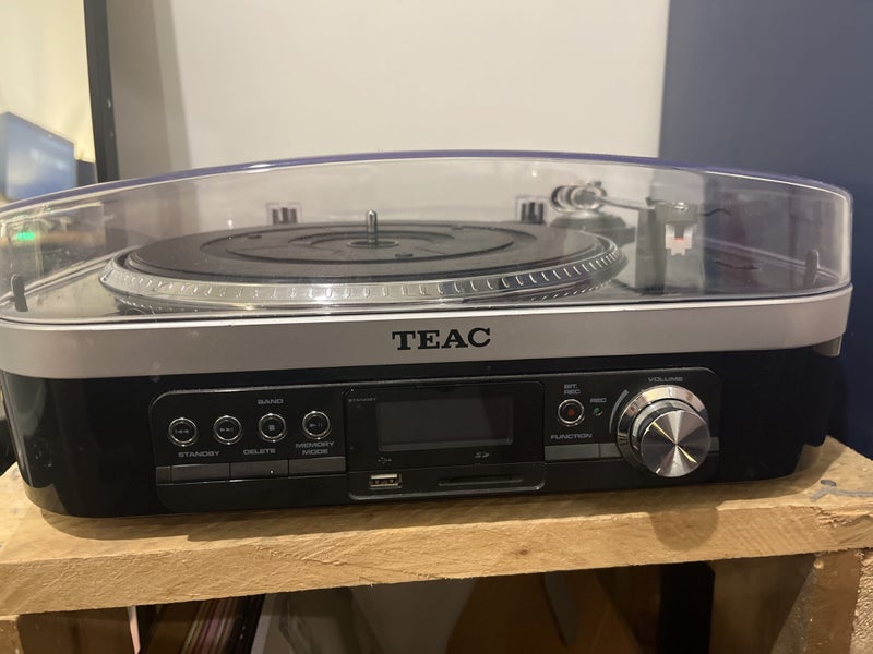 Vintage Record Player - Teac LPU190 Carousel 1