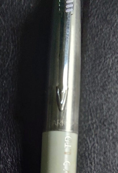 2 VINTAGE PARKER PENS Carousel 12