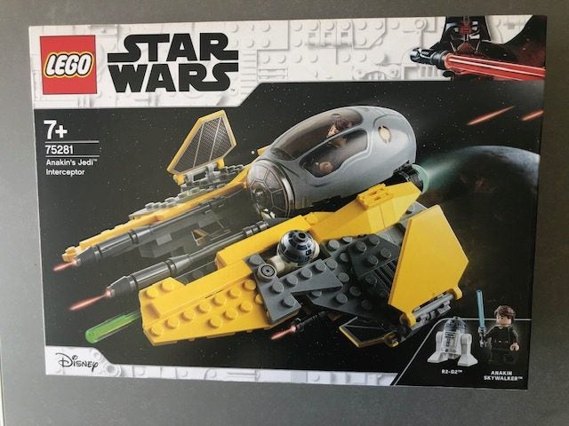 Lego Star Wars: 75281 Anakin's Jedi Interceptor Carousel 1