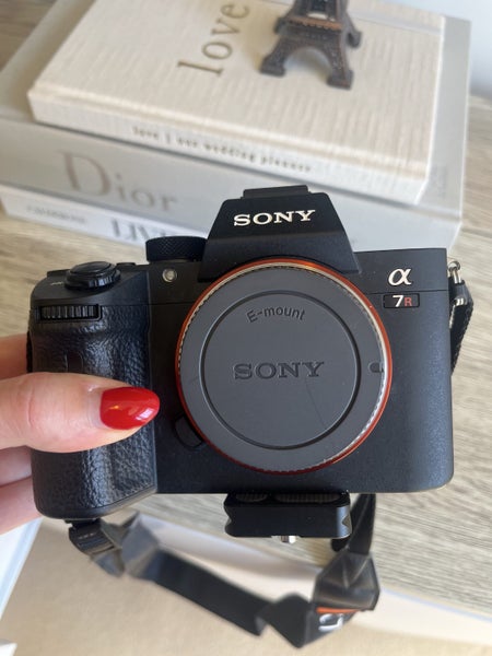 Sony Alpha a7R III – Excellent Condition | 42.4MP | Low Shutter Count Carousel 1