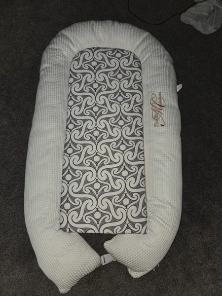 Baby sleep pod/nest Carousel 1