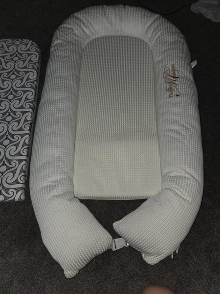 Baby sleep pod/nest Carousel 2