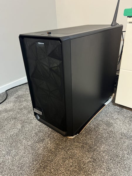 Fractal designs meshify 2 mid tower case, light tint tempered glass sidepanel Carousel 1