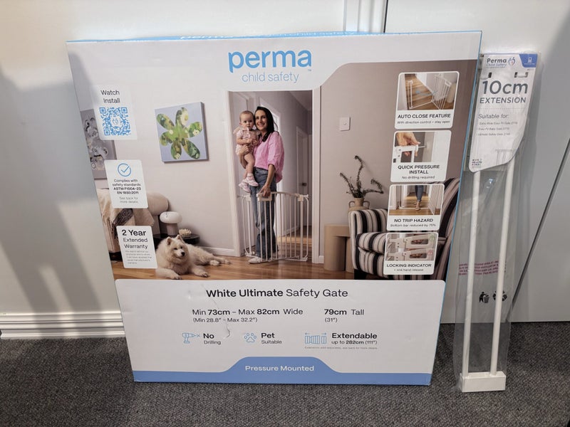 New Baby or Pet gate + extension Carousel 1