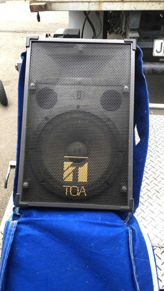 Toa 380SEM 15" speaker with cover Carousel 2