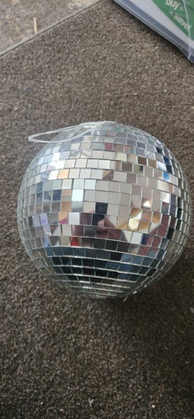 200mm diameter mirrorball Carousel 1