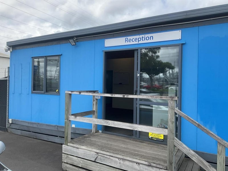 Large Portacom with AC units Carousel 2