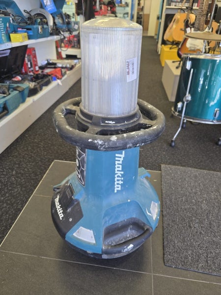 Makita Cordless Area Worklight DML810 Carousel 1