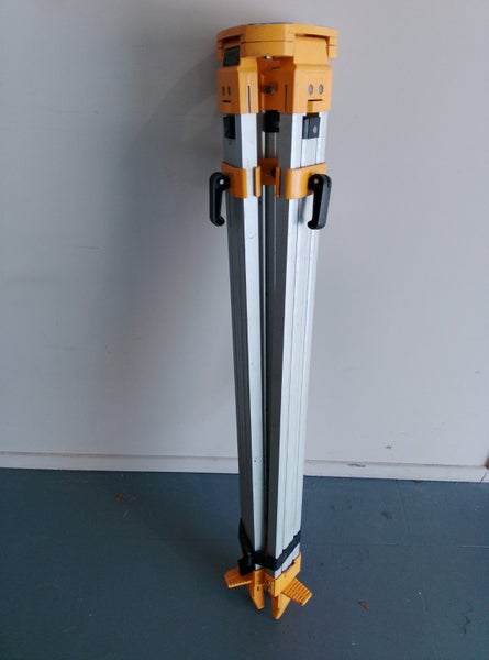 Theodolite Tripod never used Carousel 1