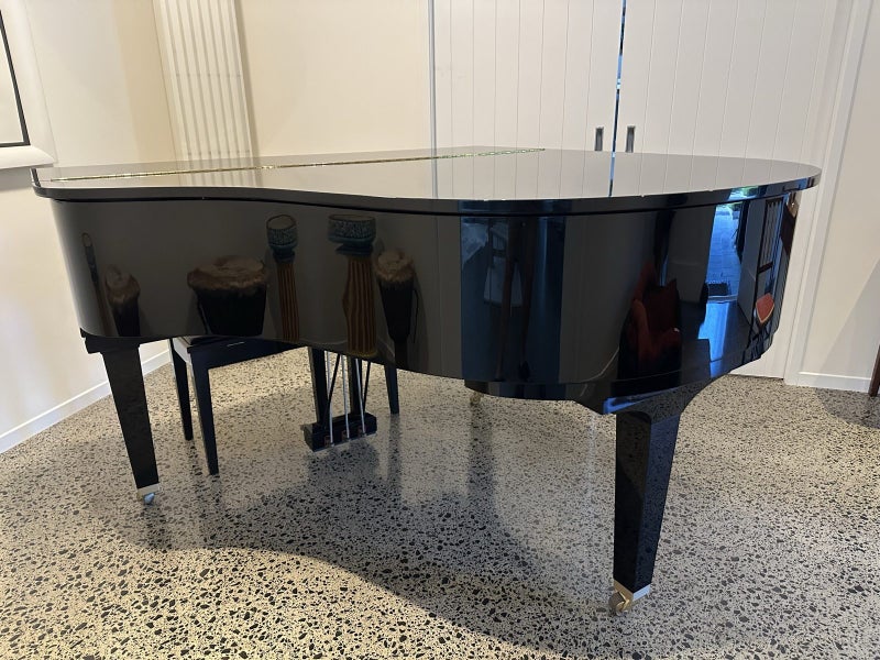 Yamaha GC1 Baby Grand Piano. Exceptional Carousel 1