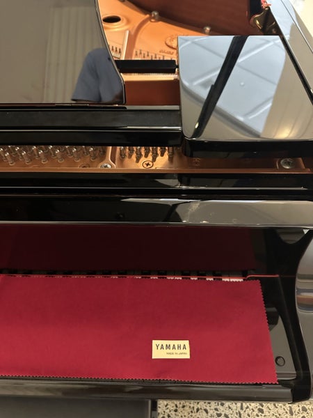 Yamaha GC1 Baby Grand Piano. Exceptional Carousel 2