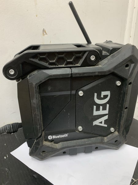 AEG 18V / 240V Hybrid Bluetooth Jobsite Radio BRFMB18 - Skin Only Carousel 3