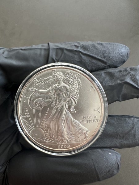 1oz Fine Silver American Eagle Coin (2009) Carousel 1