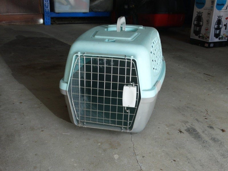 Pet travel carrier - Sleeping den for newly adopted puppies or kittens Carousel 2