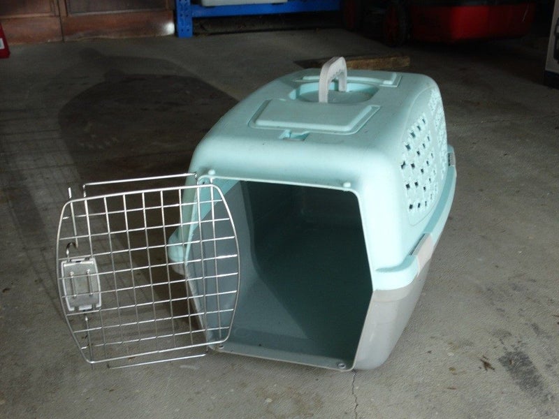 Pet travel carrier - Sleeping den for newly adopted puppies or kittens Carousel 1