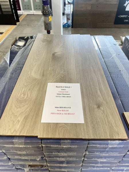 Laminate Aston Canyon Oak Water Resistant 8mm Carousel 1