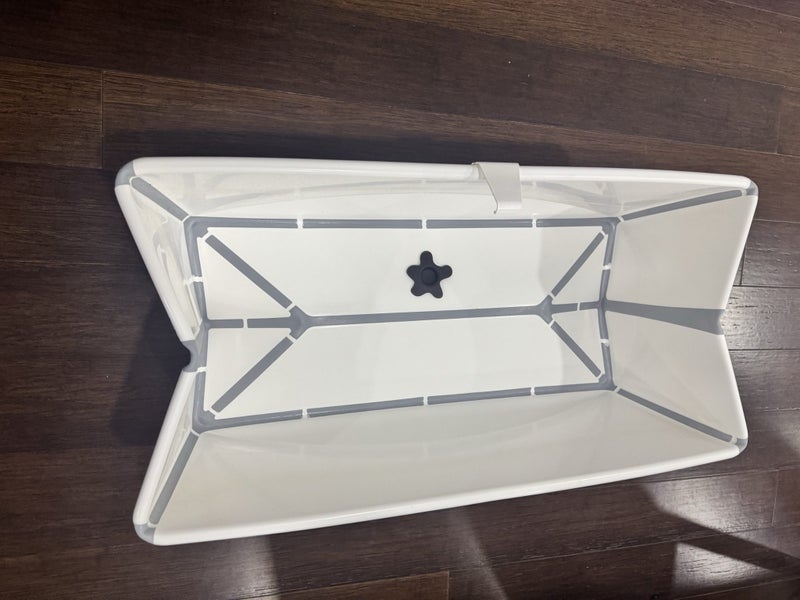 Stokke Flexi Bath Foldable Baby Bath – Excellent Condition Carousel 2