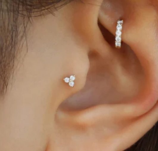 ASTM F136 G23 Titanium Gold Trinity Labret Carousel 2