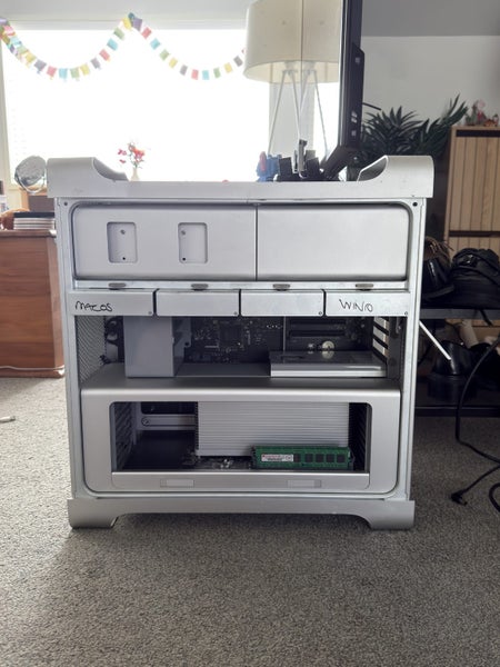 Apple Mac Pro Tower (2009) Carousel 1