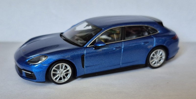 Porsche Panamera 4S Diecast Carousel 2