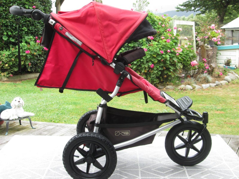 Mountain Buggy Urban Jungle (Red) Carousel 1