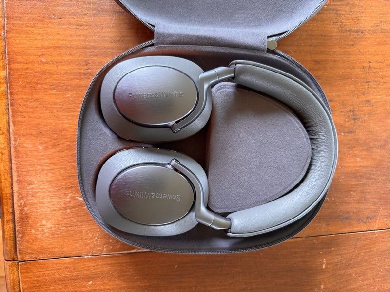 Bowers & Wilkins PX8 McLaren Special Edition Carousel 1