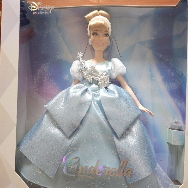 Disney Collector 100 Years of Wonder Cinderella Doll Carousel 2