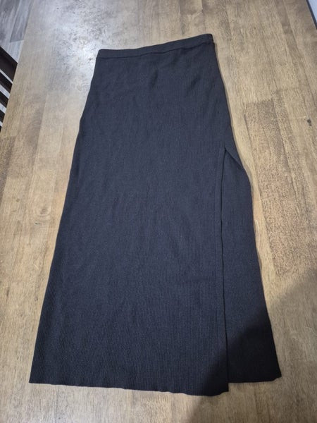 Skirt size L Carousel 1