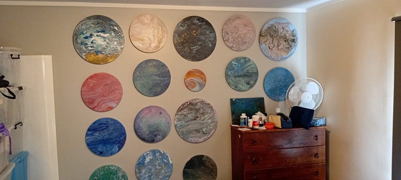 Unique acrylic pour planets
