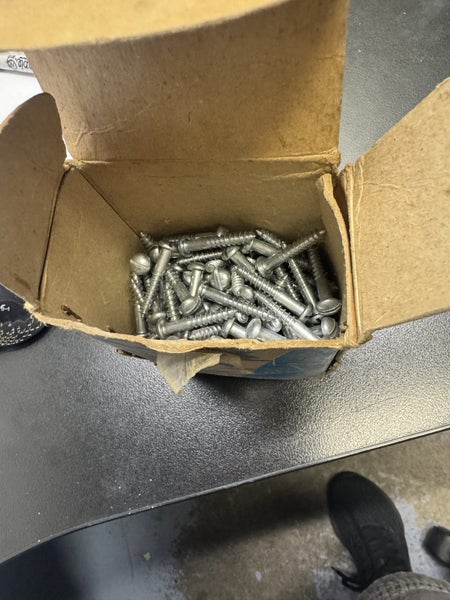 Size 10x 1 1/4 wood screws Carousel 1