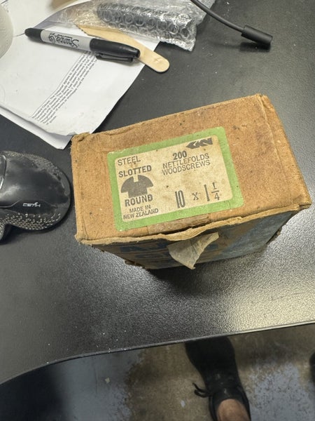 Size 10x 1 1/4 wood screws Carousel 3