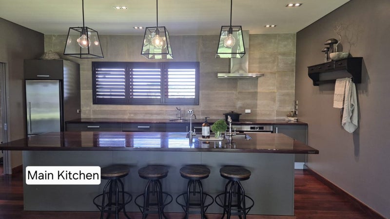 Large Kitchen + Appliances Carousel 1