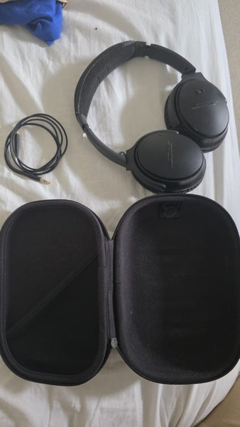 Bose QuietComfort 35 II Wireless Headphones Carousel 1