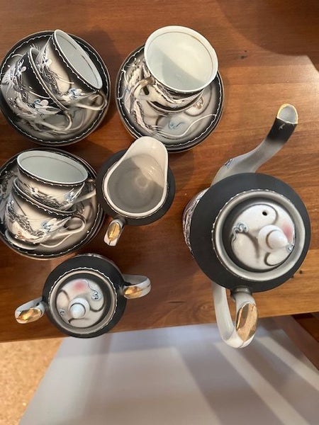 Tea set with dragon design Carousel 5