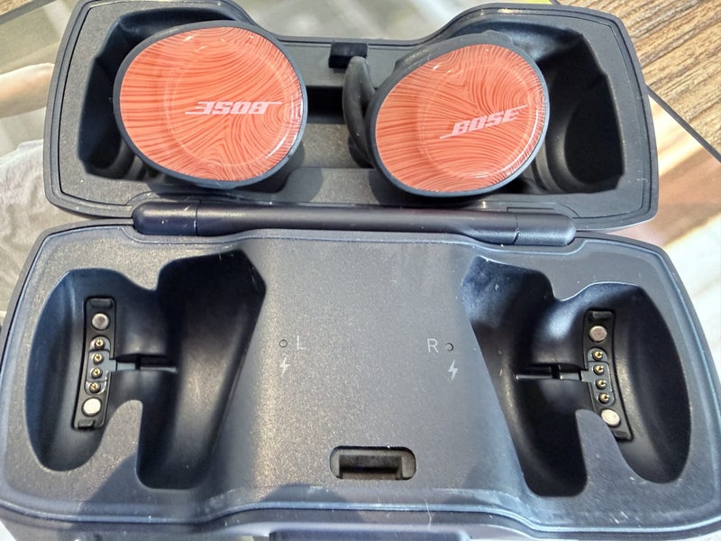 Almost new Bose Soundsport Free Wireless Headphones Carousel 6