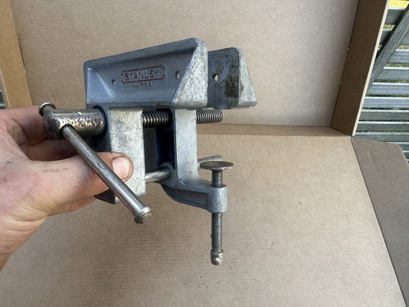 Stanley No.702 Aluminium Corner Benchtop Vise Carousel 2